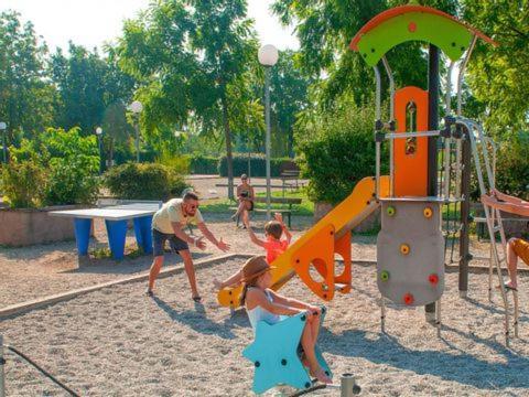 Anne Marie Vous Accueilles Dans Son Logement Familiale Pour 6 Personnes 3 Chambres Confortable Proche D Europa Park A Boofzheim Dans Camping 3 Etoiles Екстер'єр фото